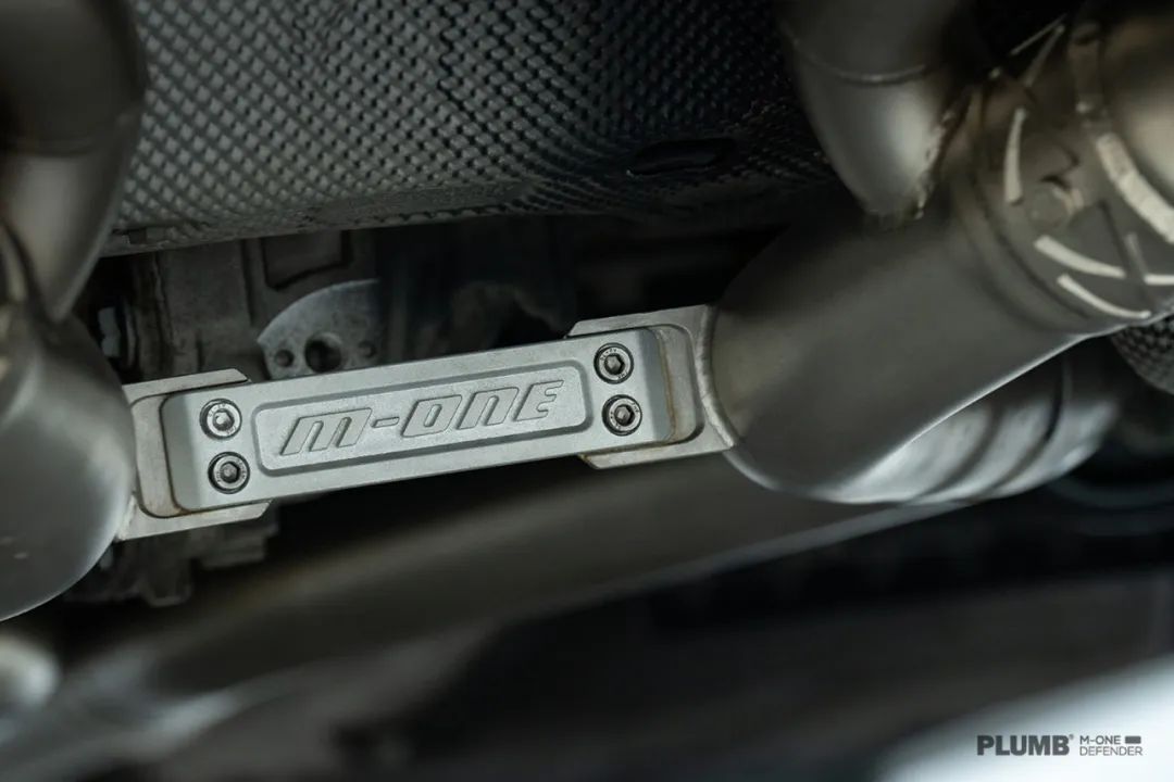 PLUMB "M-one" Series Electronically controlled mid- and rear-end exhaust system For Land Rover Defender 90/110